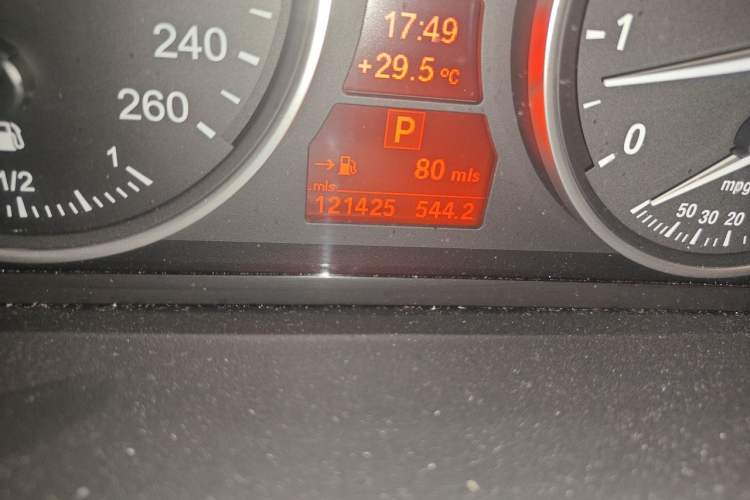Used BMW X5 2013 xDrive35i U.S. specification Odometer Close Up