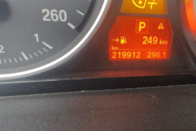 Used BMW X5 2013 xDrive35i Leading Model Odometer Close Up
