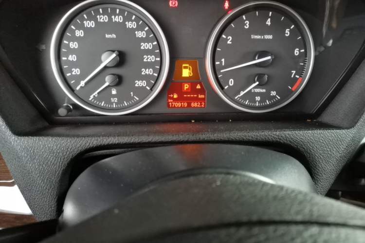 Used BMW X5 2013 xDrive35i Leading Model Odometer Close Up