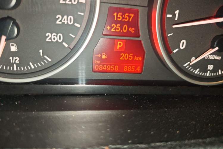 Used BMW X5 2013 xDrive35i Luxury Edition Odometer Close Up