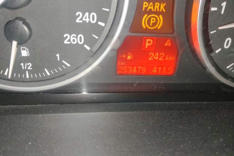 Used BMW X5 2013 xDrive35i Leading Model Odometer Close Up