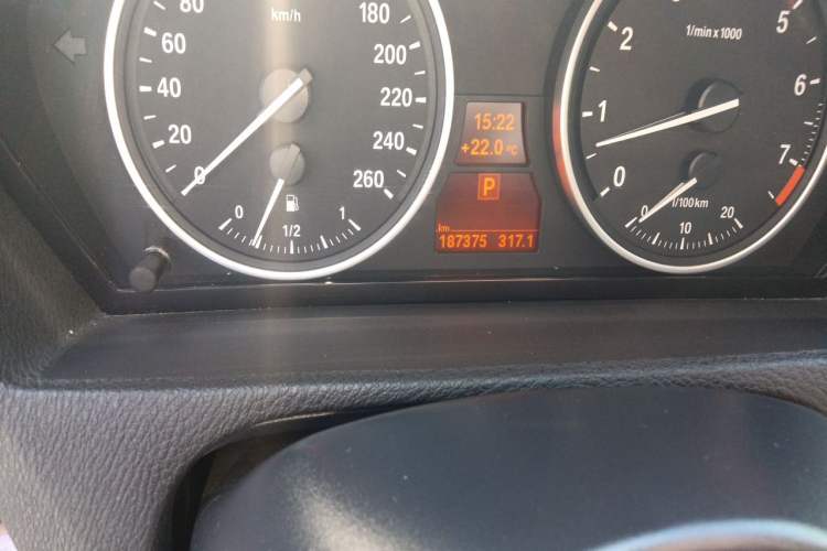 Used BMW X5 2013 xDrive35i Leading Model Odometer Close Up