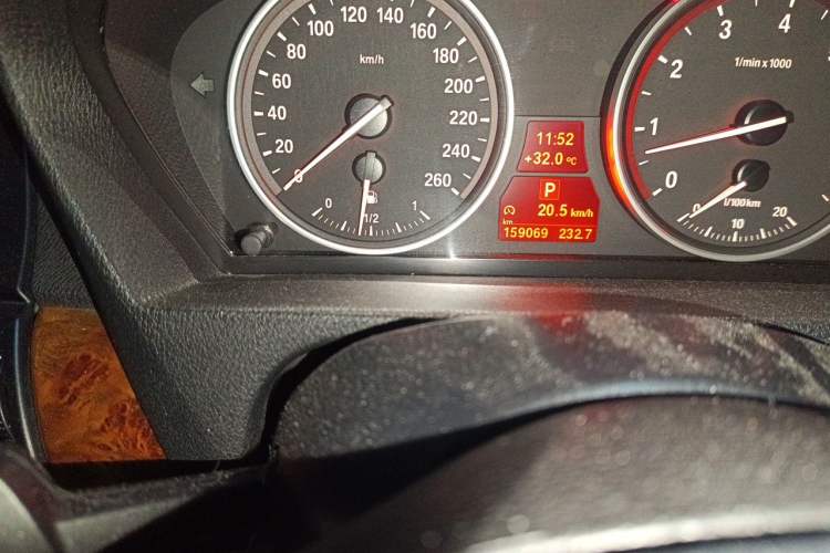 Used BMW X5 2013 xDrive35i Luxury Edition Odometer Close Up