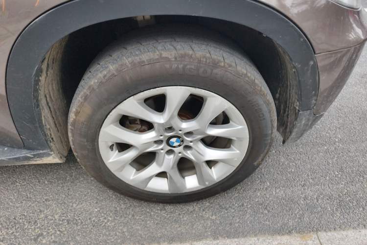 Used BMW X5 2013 xDrive35i Luxury Model Right Front Wheel Hub
