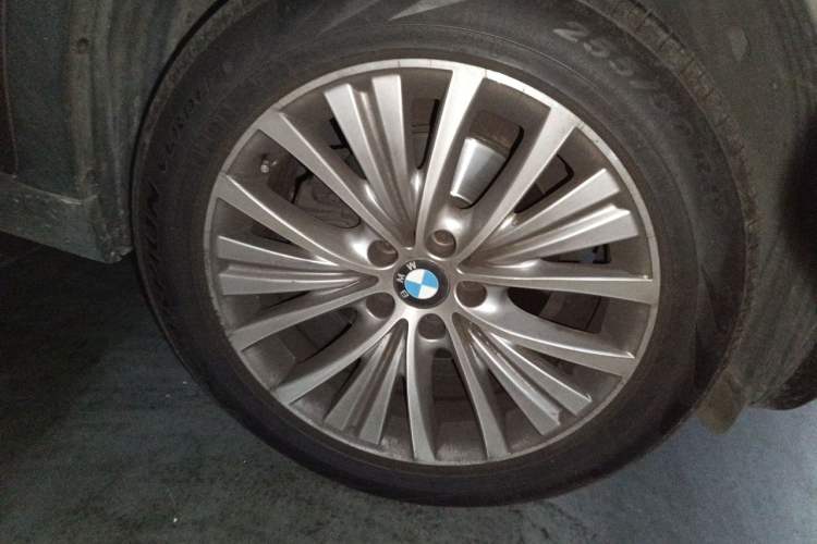 Used BMW X5 2013 xDrive35i Leading Model Right Front Wheel Hub
