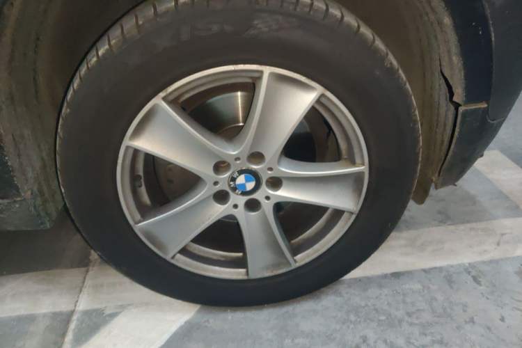 Used BMW X5 2013 xDrive35i Leading Model Right Front Wheel Hub