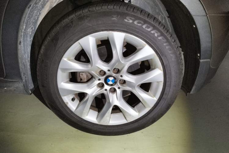 Used BMW X5 2013 xDrive35i Luxury Edition Right Front Wheel Hub