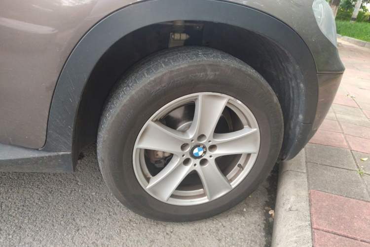 Used BMW X5 2013 xDrive35i Leading Model Right Front Wheel Hub