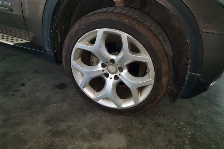 Used BMW X5 2013 xDrive35i Leading Model Right Front Wheel Hub