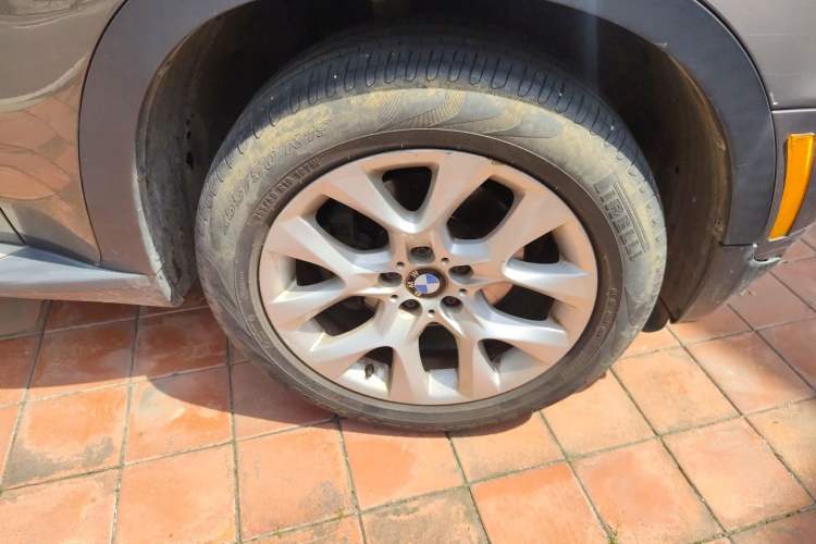 Used BMW X5  Right Front Wheel Hub