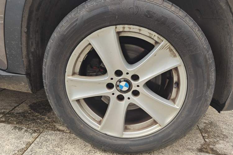 Used BMW X5 2013 xDrive35i Leading Model Right Front Wheel Hub