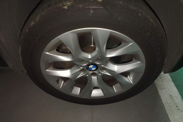 Used BMW X5 2013 xDrive35i Luxury Edition Right Front Wheel Hub