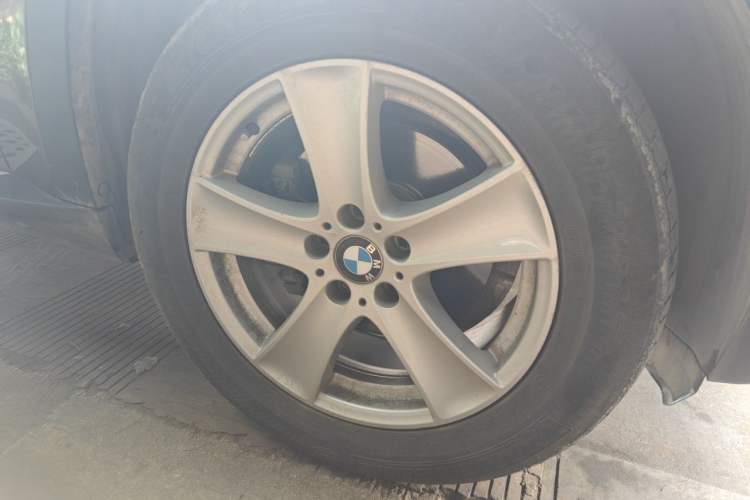 Used BMW X5 2013 xDrive35i Leading Model Right Front Wheel Hub