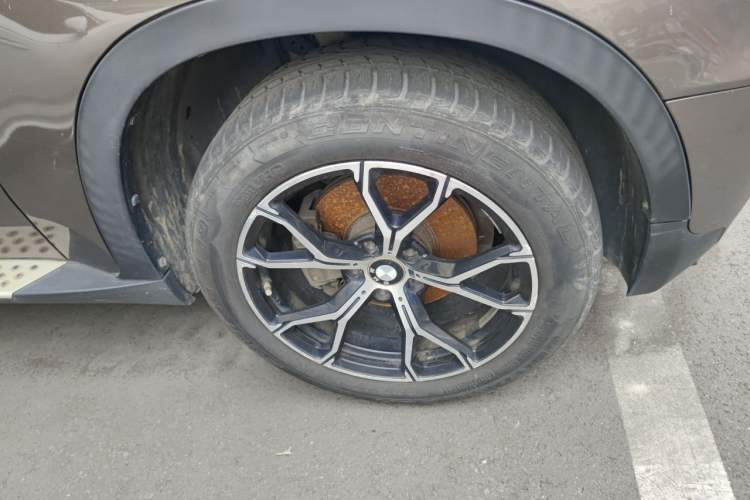 Used BMW X5 2013 xDrive35i Luxury Model Right Front Wheel Hub