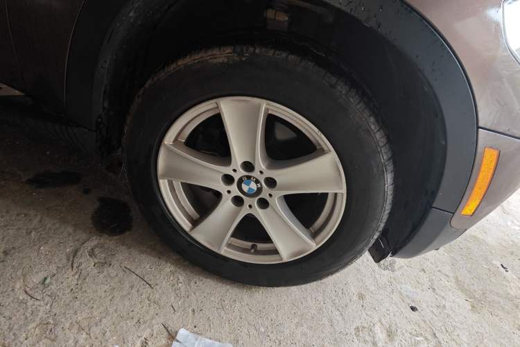 Used BMW X5  Right Front Wheel Hub