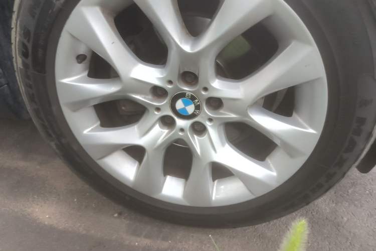 Used BMW X5 2013 xDrive35i Luxury Model Right Front Wheel Hub