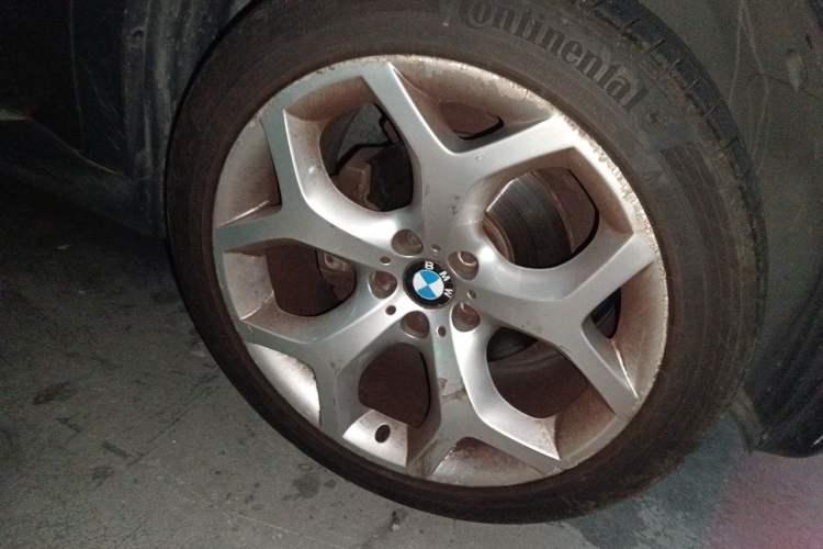 Used BMW X5 2013 xDrive35i Luxury Edition Right Front Wheel Hub