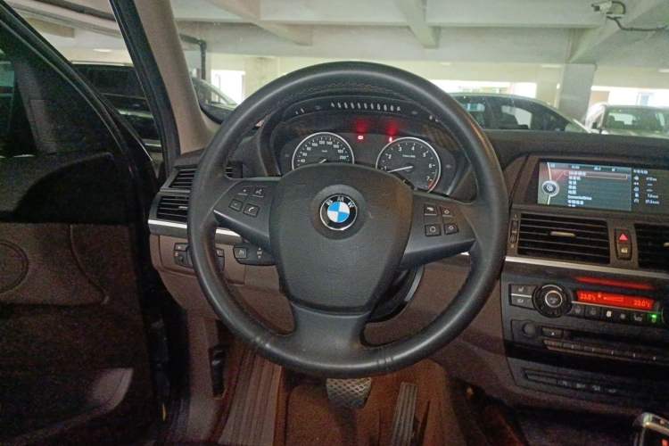 Used BMW X5 2013 xDrive35i Leading Model Steering Wheel