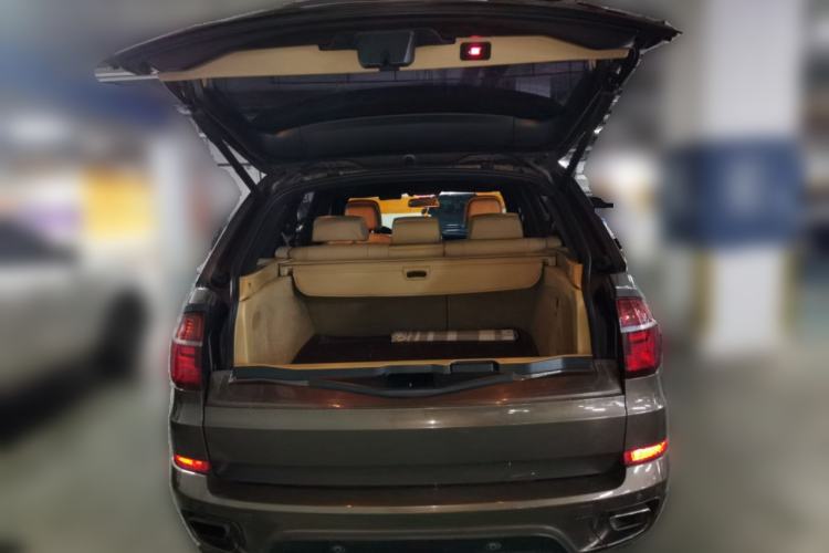 Used BMW X5 2013 xDrive35i Leading Model Trunk