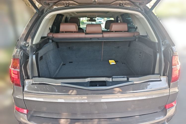 Used BMW X5  Trunk