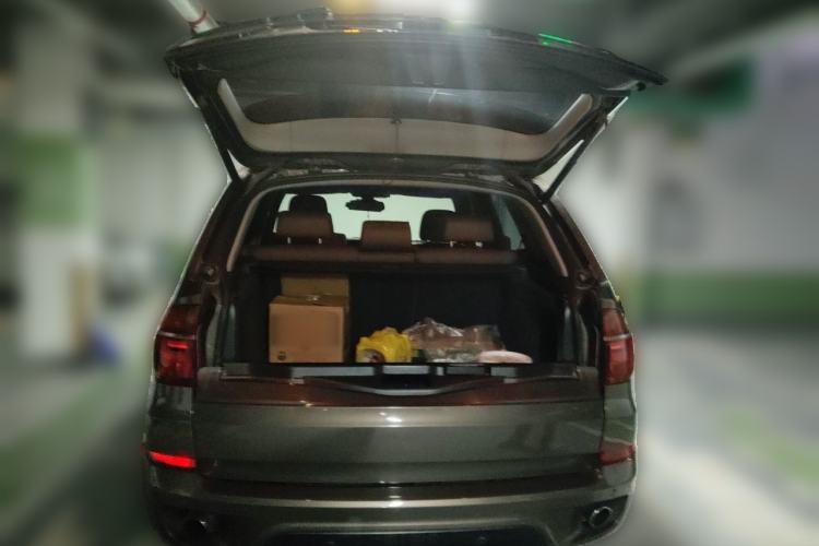 Used BMW X5 2013 xDrive35i Leading Model Trunk