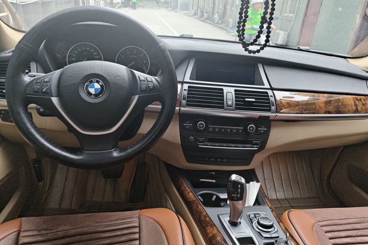 Used BMW X5 2013 xDrive35i Luxury Model Center Console