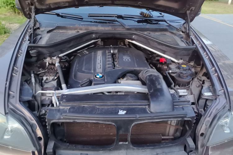 Used BMW X5 2013 xDrive35i Leading Model Engine Bay
