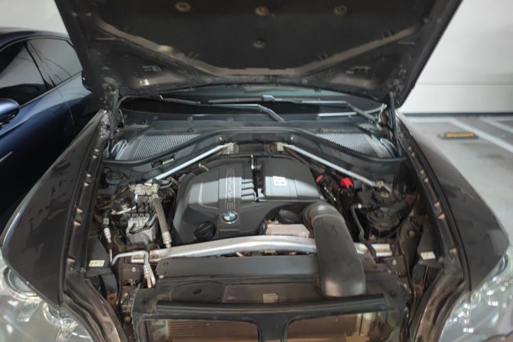 Used BMW X5 2013 xDrive35i Leading Model Engine Bay
