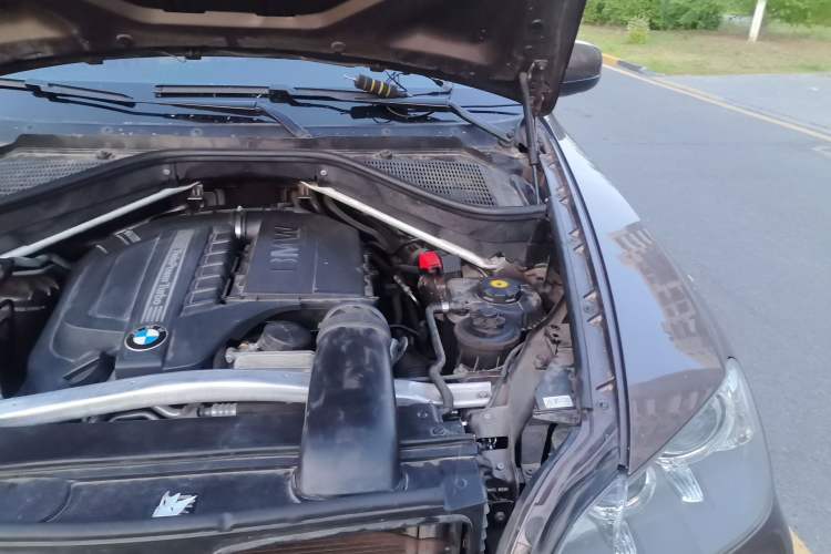 Used BMW X5 2013 xDrive35i Leading Model Engine Bay Left