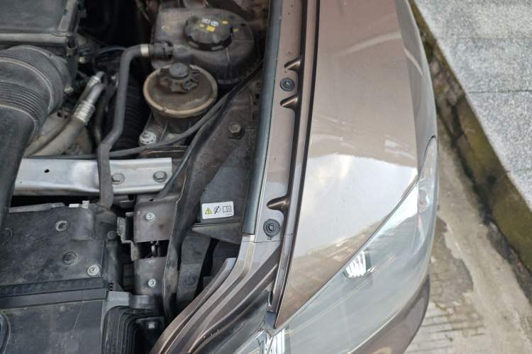 Used BMW X5 2013 xDrive35i Leading Model Engine Bay Left