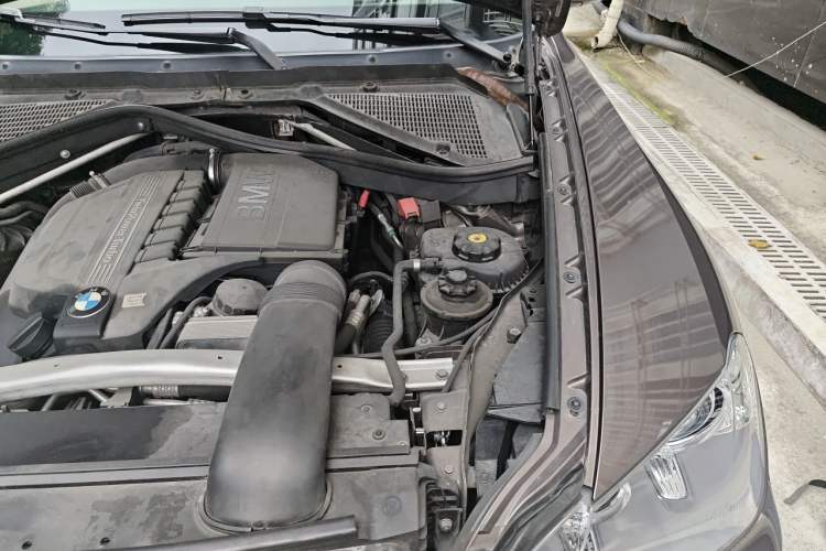 Used BMW X5 2013 xDrive35i Luxury Model Engine Bay Left