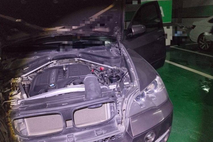 Used BMW X5 2013 xDrive35i Middle East version Engine Bay Left