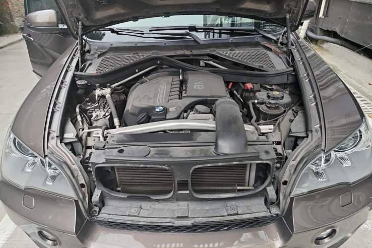 Used BMW X5 2013 xDrive35i Luxury Model Engine Bay