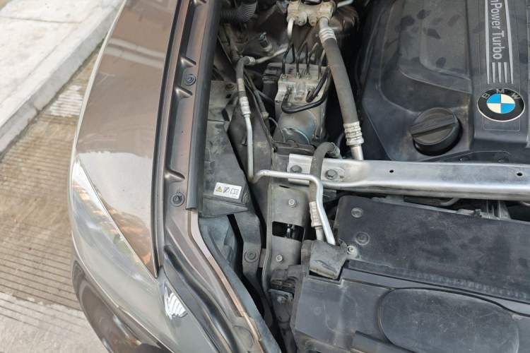 Used BMW X5 2013 xDrive35i Leading Model Engine Bay Right