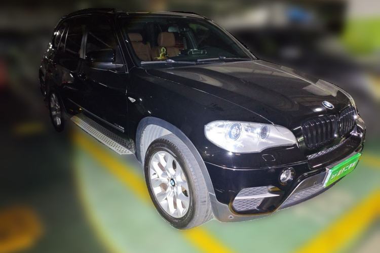 Used BMW X5  Front Right 45 Deg