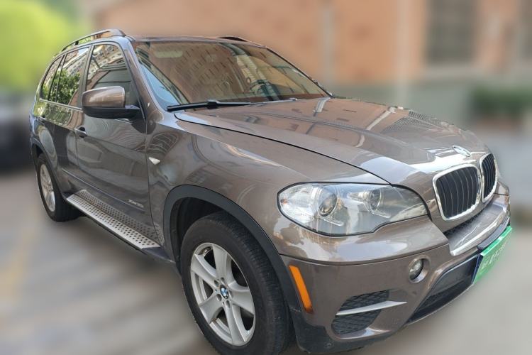 Used BMW X5 2013 xDrive35i Leading Model Front Right 45 Deg