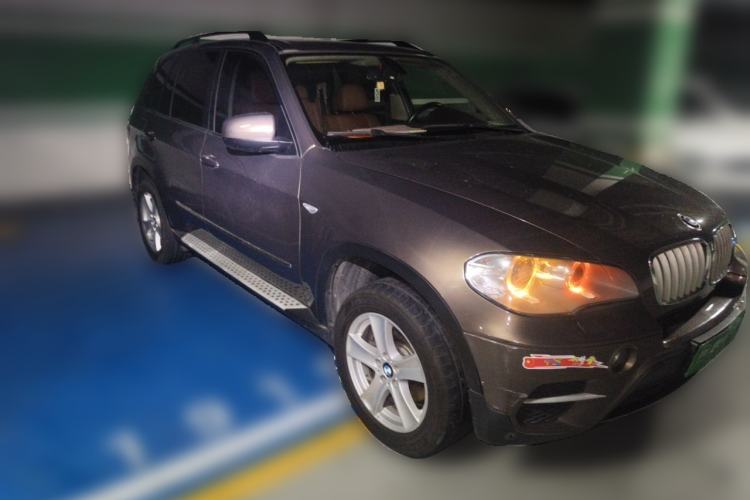 Used BMW X5 2013 xDrive35i Leading Model Front Right 45 Deg