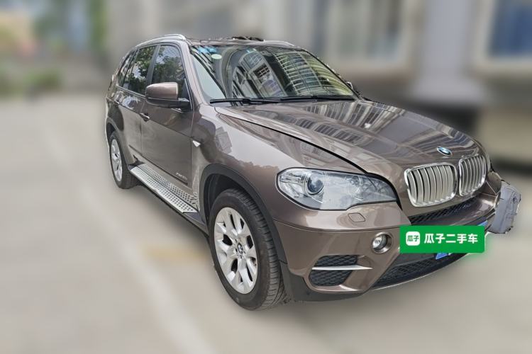 Used BMW X5 2013 xDrive35i Luxury Model Front Right 45 Deg