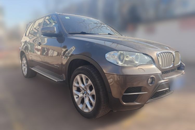 Used BMW X5 2013 xDrive35i Luxury Edition Front Right 45 Deg
