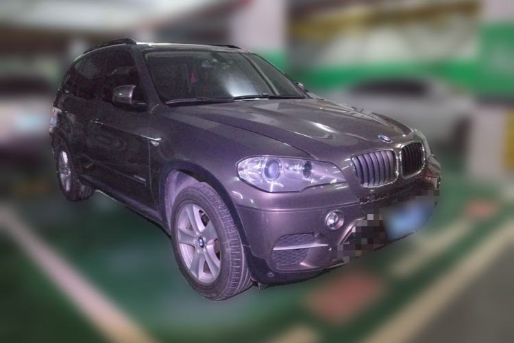 Used BMW X5 2013 xDrive35i Middle East version Front Right 45 Deg
