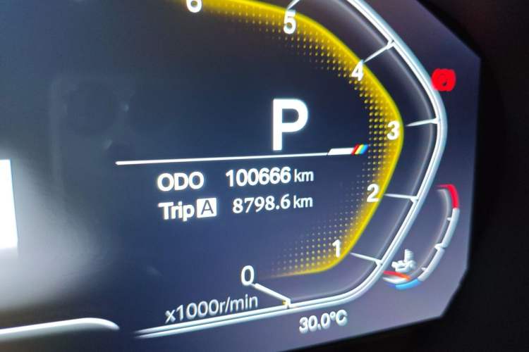 Used BMW X5  Odometer Close Up