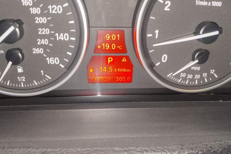 Used BMW X5 2013 xDrive35i Middle East version Odometer Close Up