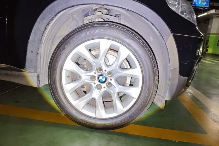 Used BMW X5  Right Front Wheel Hub