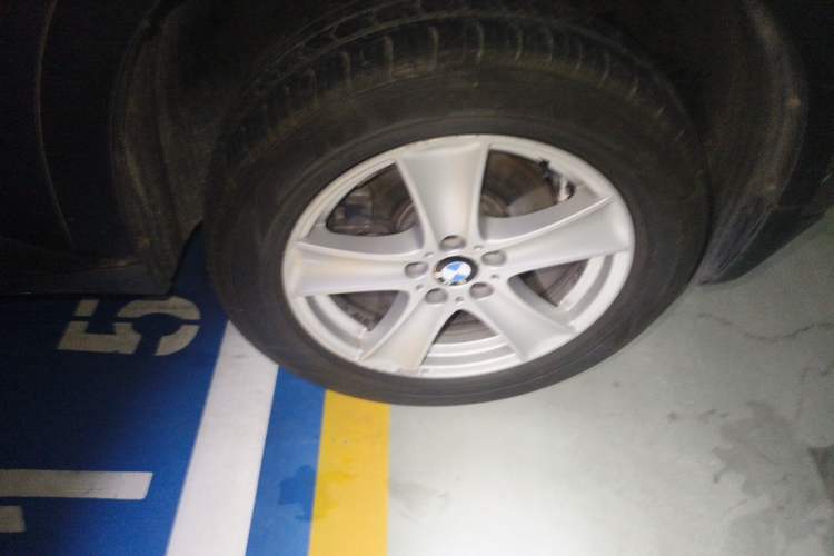 Used BMW X5 2013 xDrive35i Leading Model Right Front Wheel Hub