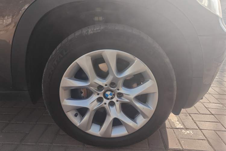 Used BMW X5 2013 xDrive35i Luxury Edition Right Front Wheel Hub