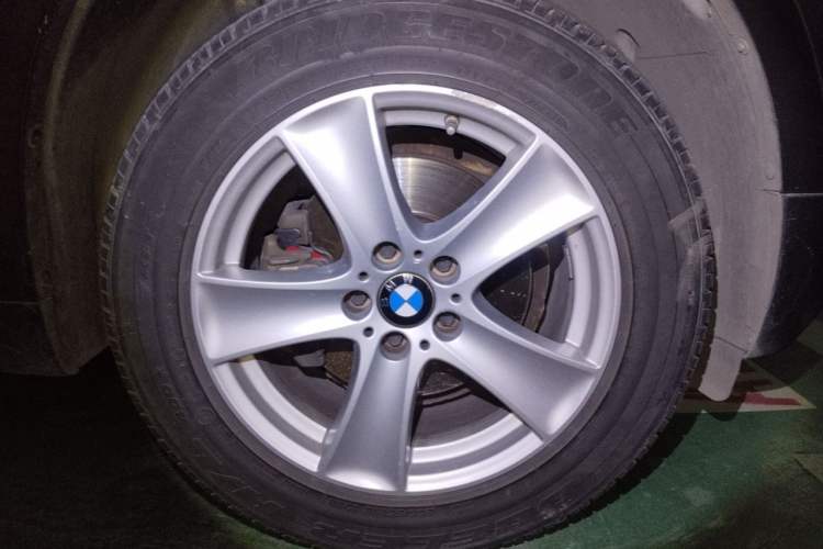 Used BMW X5 2013 xDrive35i Middle East version Right Front Wheel Hub
