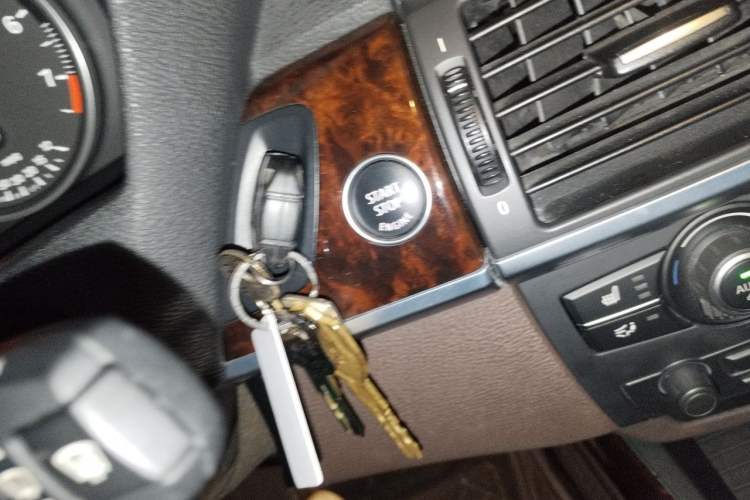 Used BMW X5 2013 xDrive35i Middle East version Vehicle Key