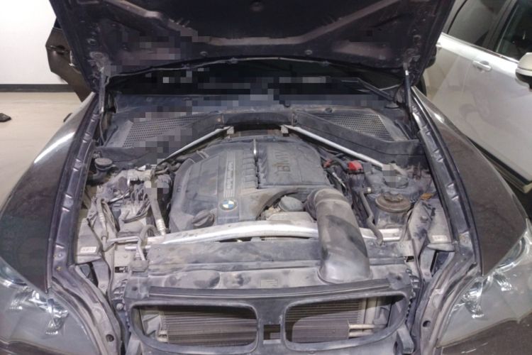 Used BMW X5 2013 xDrive35i U.S. specification Engine Bay