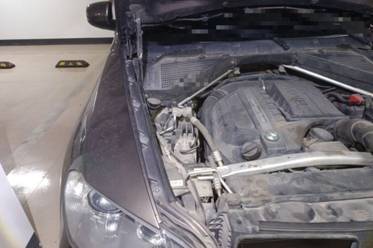 Used BMW X5 2013 xDrive35i U.S. specification Engine Bay Right