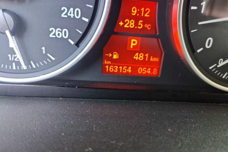 Used BMW X5 2013 xDrive35i Leading Model Odometer Close Up